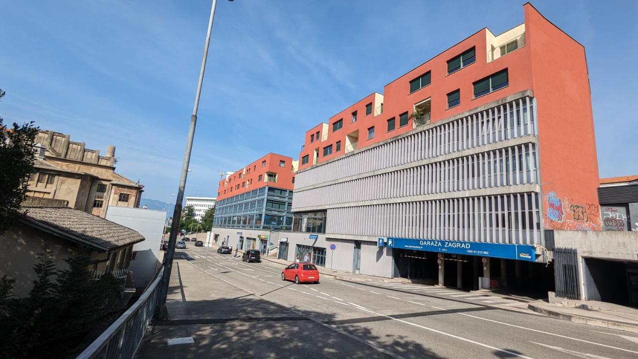Downtown Fiume, Underground Garage Within The Property מראה חיצוני תמונה